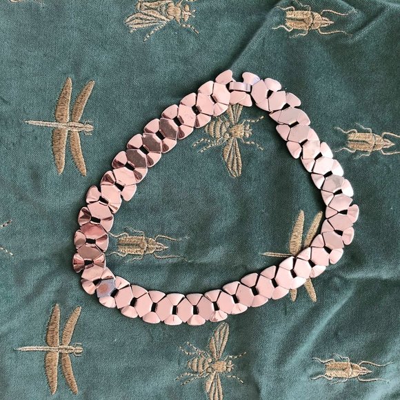 3/$12 H&M gold-tone collar necklace - Picture 1 of 3